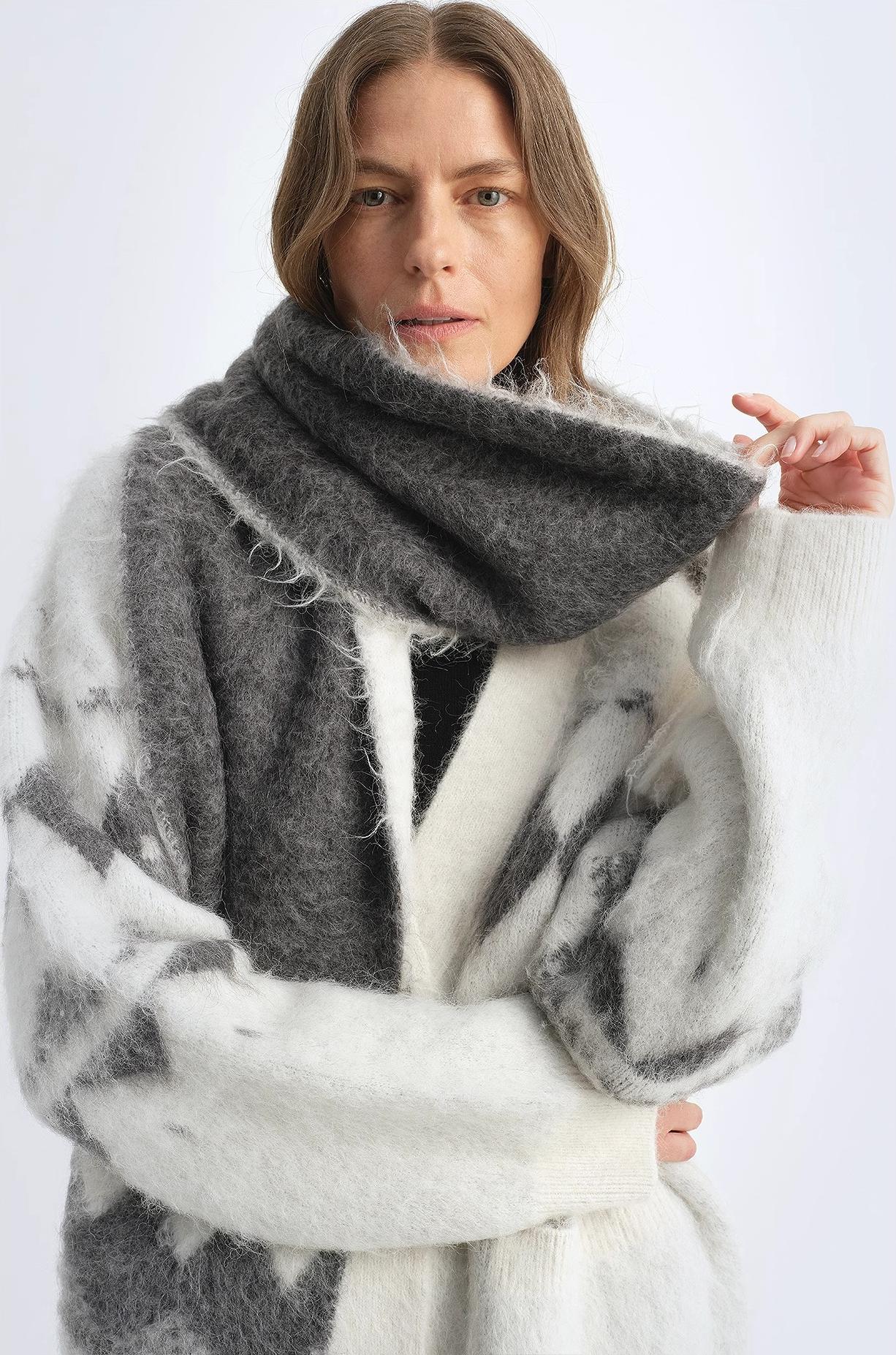 Nepalese Alpaca Wool Tassel Scarf
